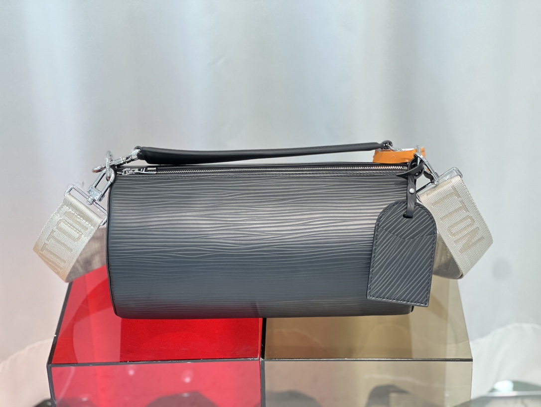 [TOP] Louis Vuitton LV  Epi XL Pattern Soft Polochon Bag  33 x 17 x 17 cm- Three Colors