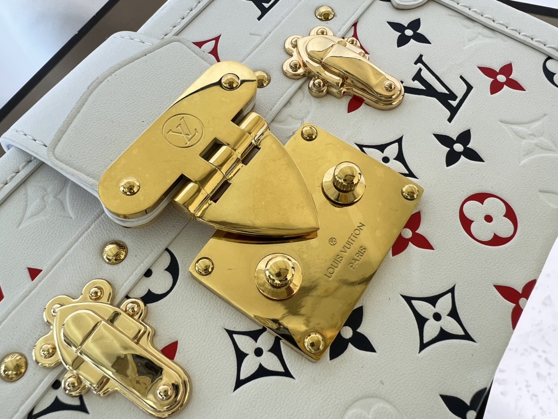 [TOP] Louis Vuitton LV  Monogram PETITE MALLE Boxes Handbag 20 x 12.5 x 6 cm  - White