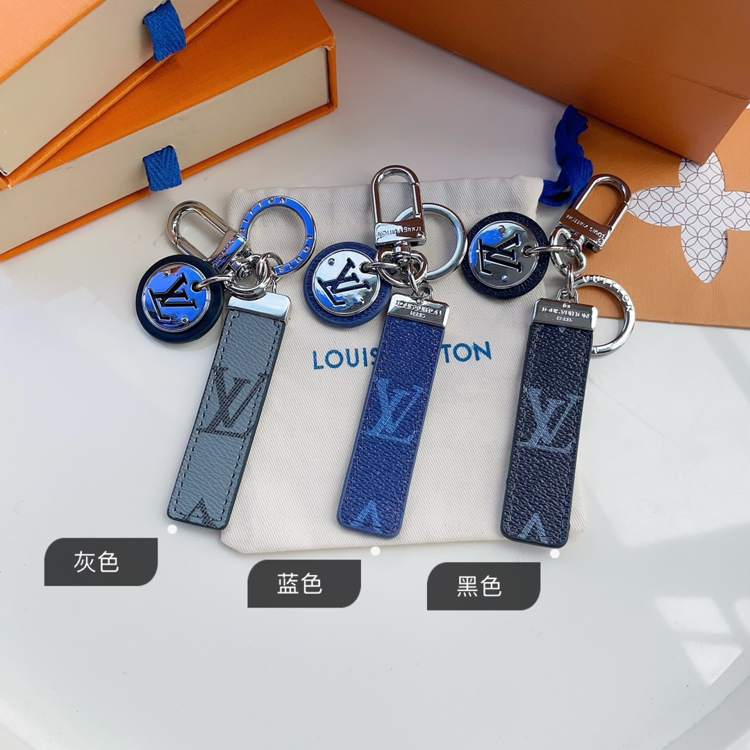 [TOP] Louis Vuitton LV L*V Keychain - Three Colors