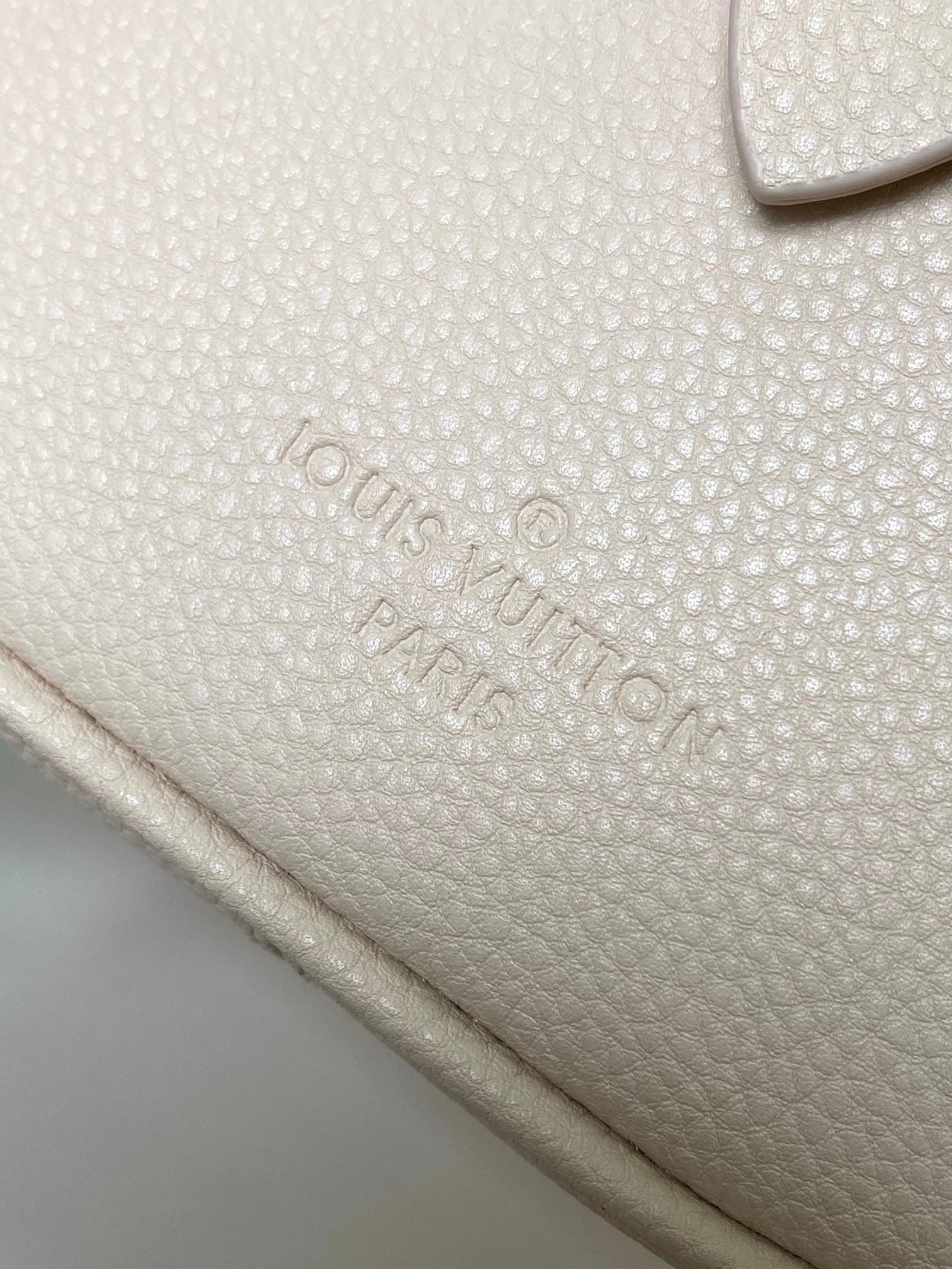 [TOP] Louis Vuitton LV Speedy Bandoulière 20 Monogram Bag 20.5 x 13.5 x 12 cm - Milky White