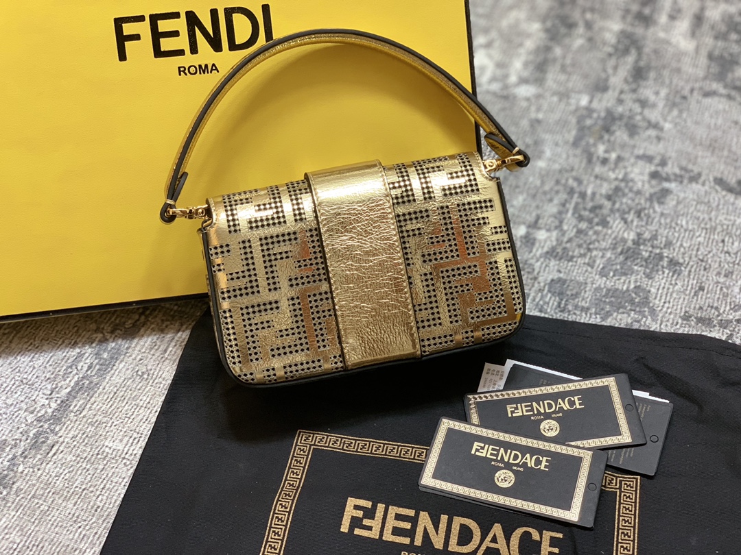 [TOP] FENDI FENDI Square Baguette Mini Bag - Gold
