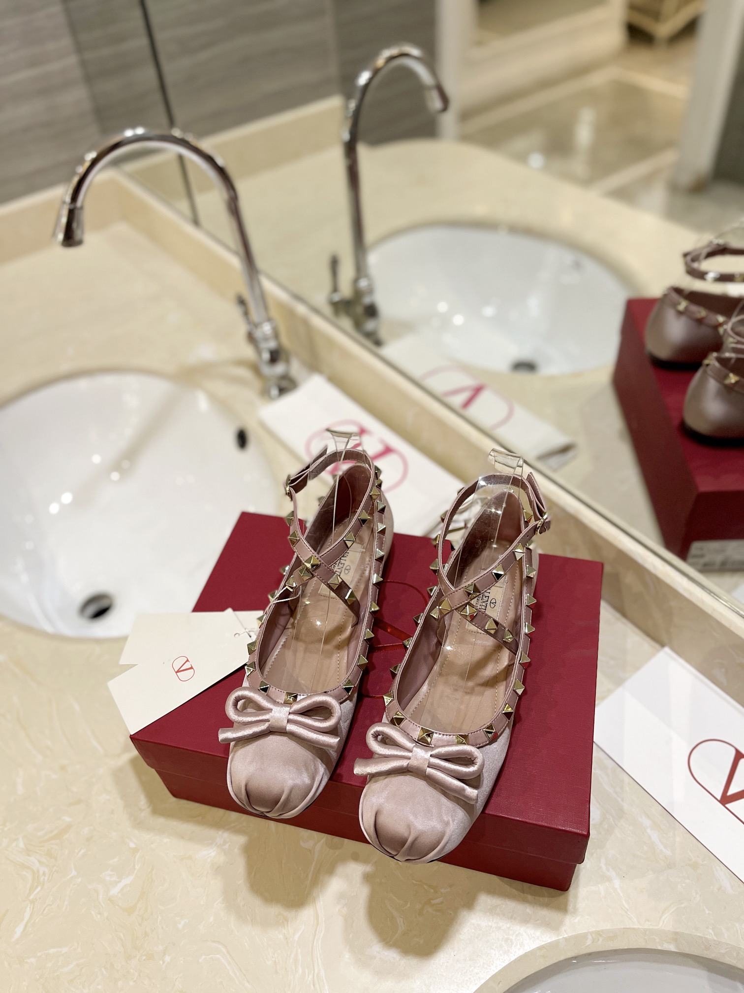 [TOP] VALENTINO Butterfly Decorated Ballet Shoes - Three Colors