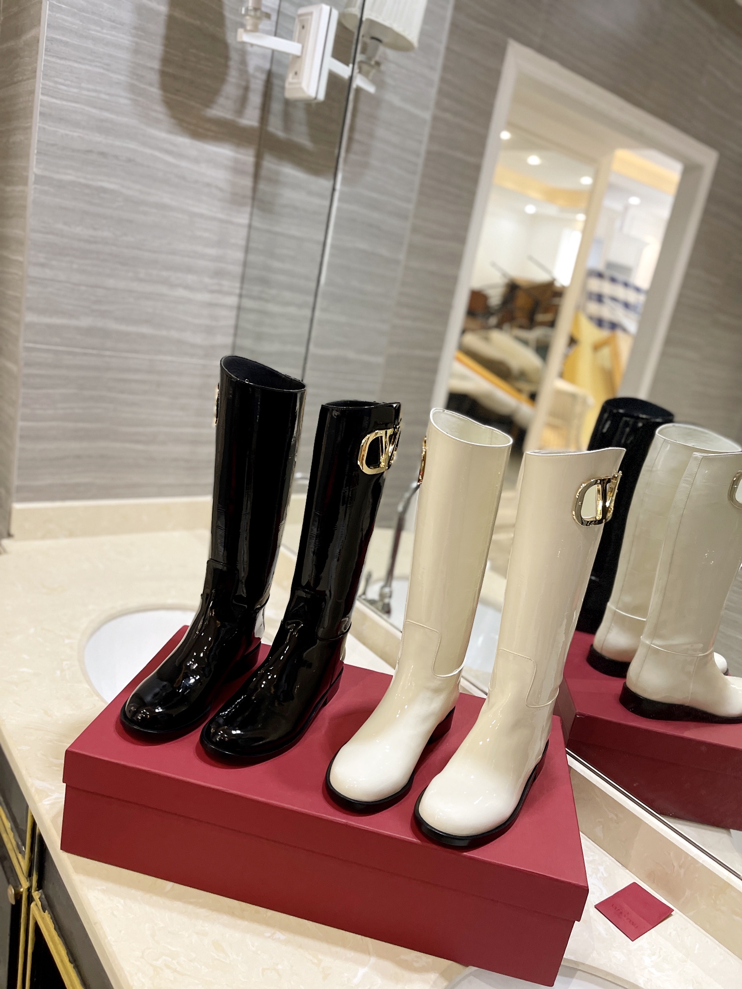 [TOP] VALENTINO Mirror Cowhide Soft Paint Boots - 2cm - Two Colors