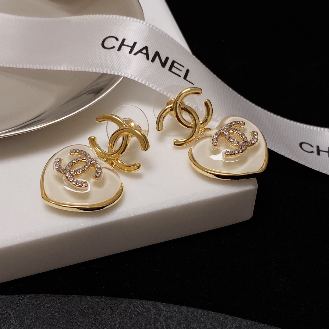 [TOP] CHANEL Double C Heart Earrings