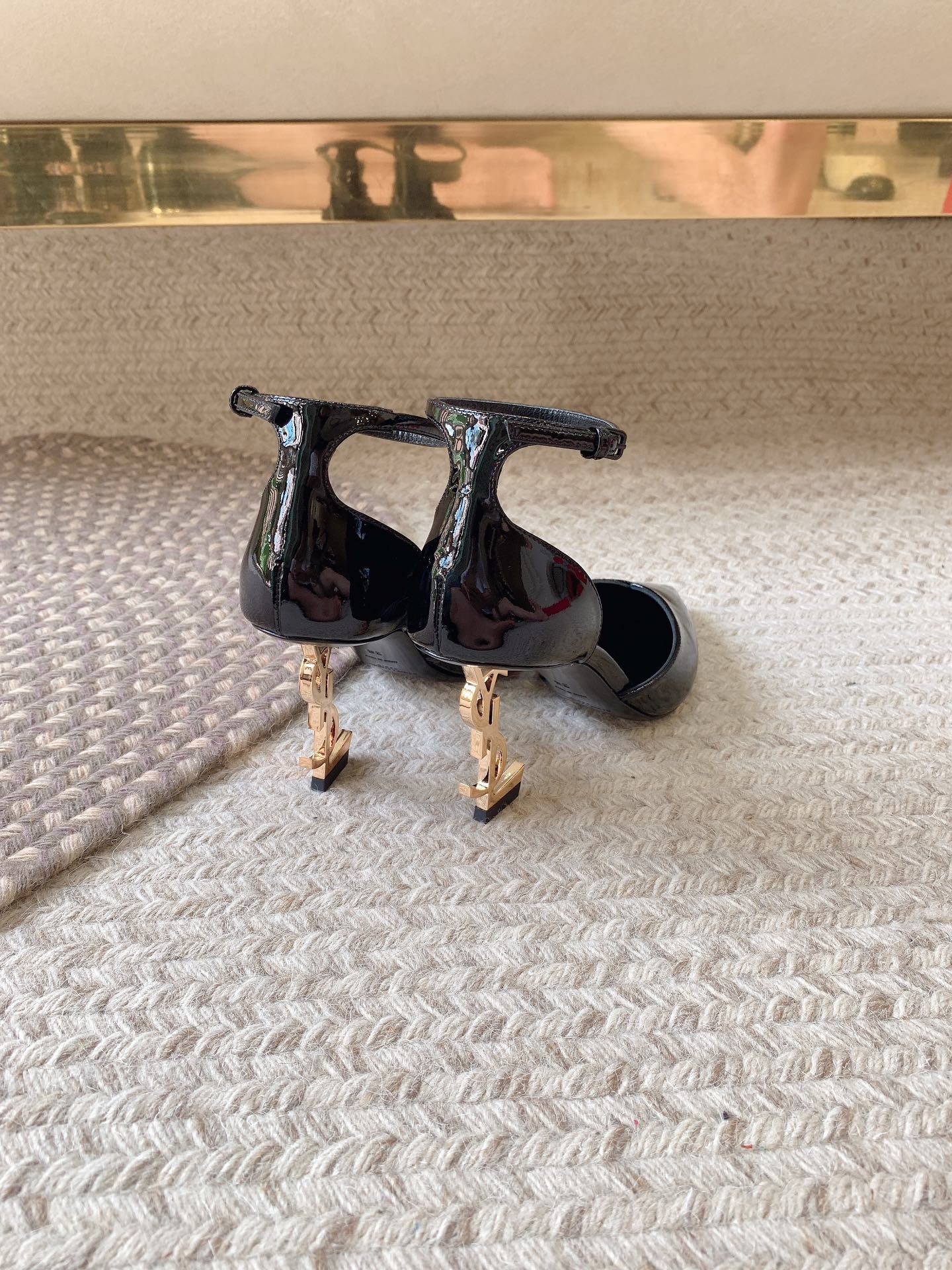 [TOP] Yves Saint Laurent YSL Cow Patent Leather Hollow High Heels - 10.5cm - Black