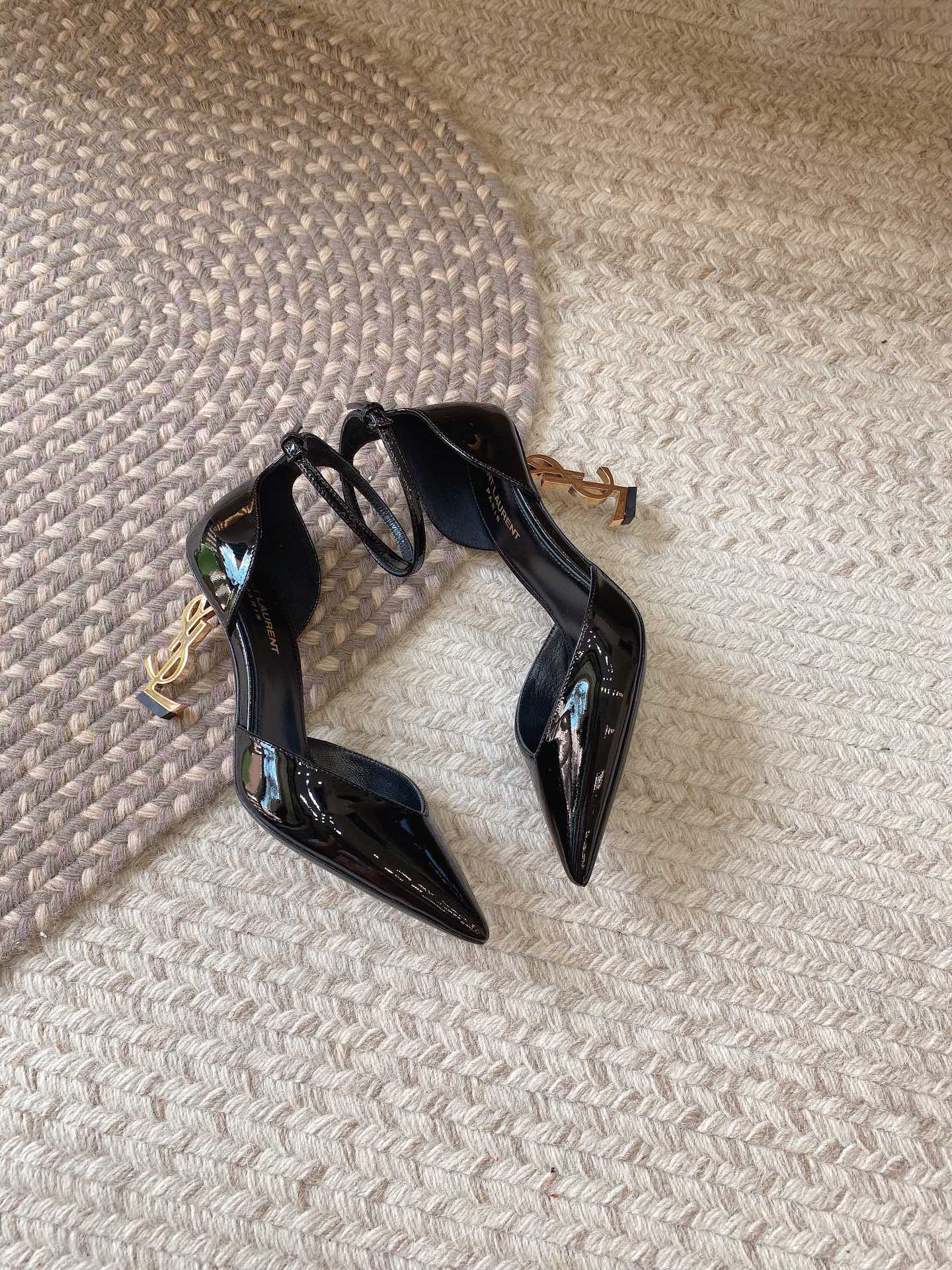[TOP] Yves Saint Laurent YSL Cow Patent Leather Hollow High Heels - 10.5cm - Black