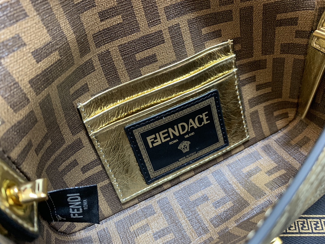 [TOP] FENDI FENDI Square Baguette Mini Bag - Gold