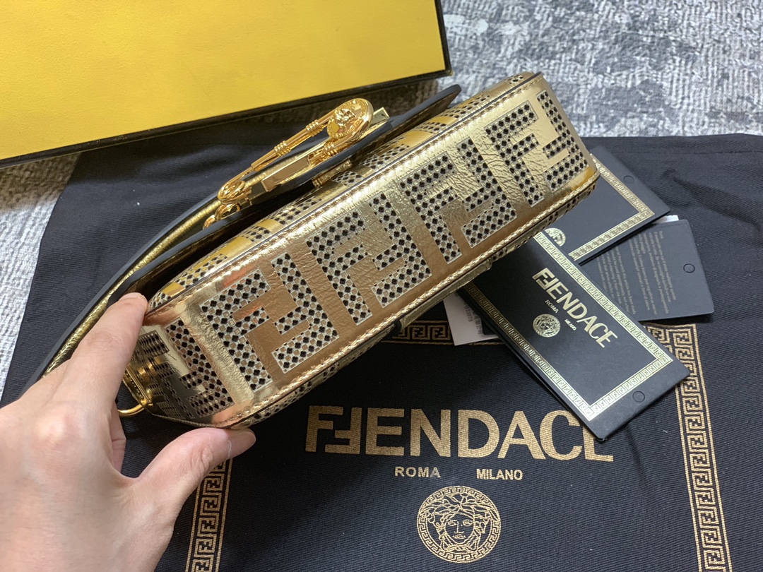 [TOP] FENDI FENDI Square Baguette Mini Bag - Gold