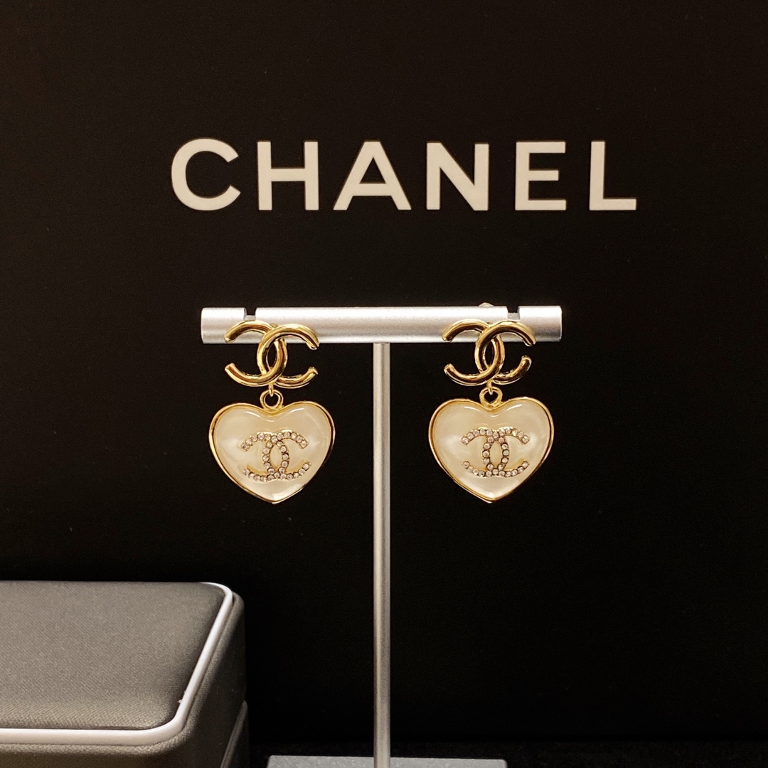 [TOP] CHANEL Double C Heart Earrings