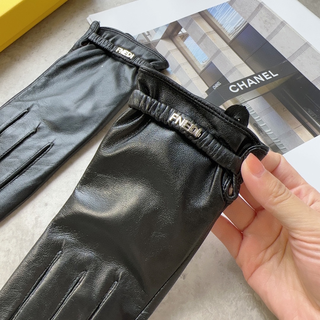 [TOP] FENDI Women's Sheepskin Gloves