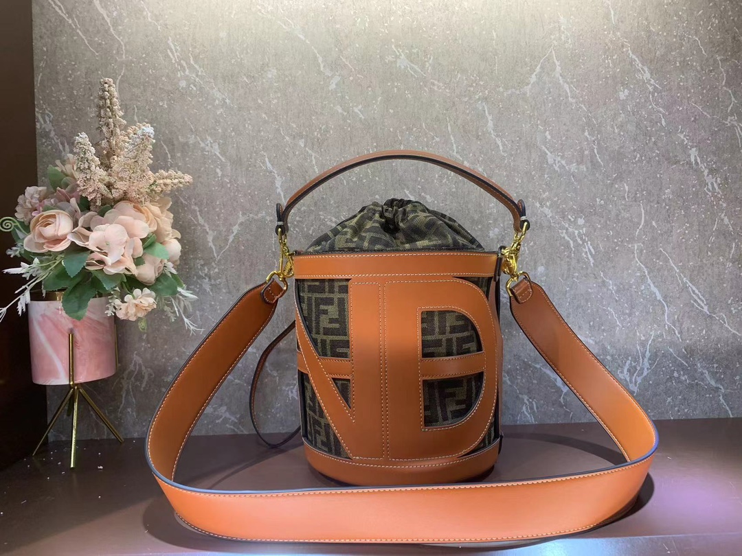 [TOP] FENDI Step Out Straw Material Small Bucket Bag - Four Colors