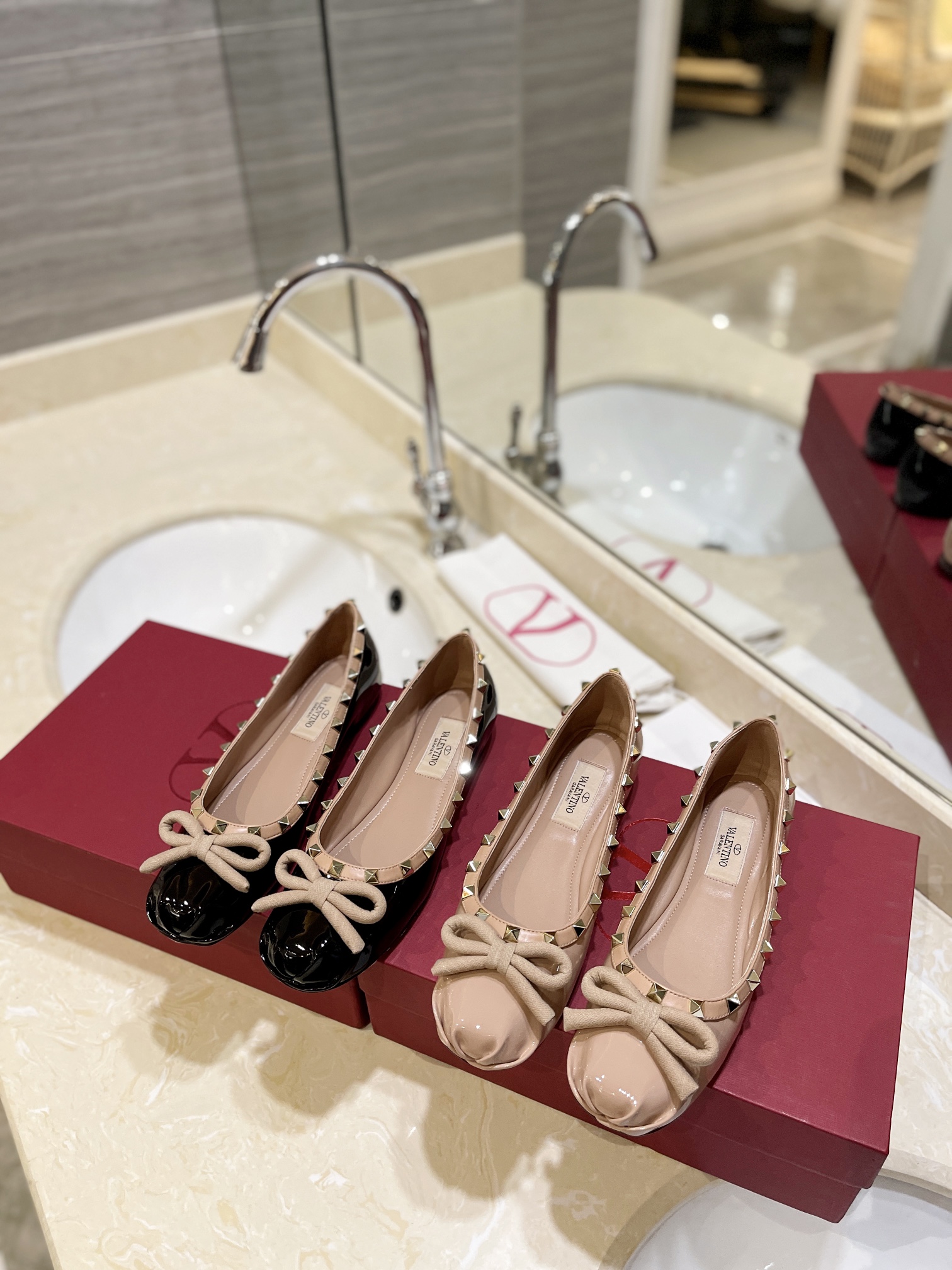 [TOP] VALENTINO Butterfly Decorated Ballet Shoes - Three Colors