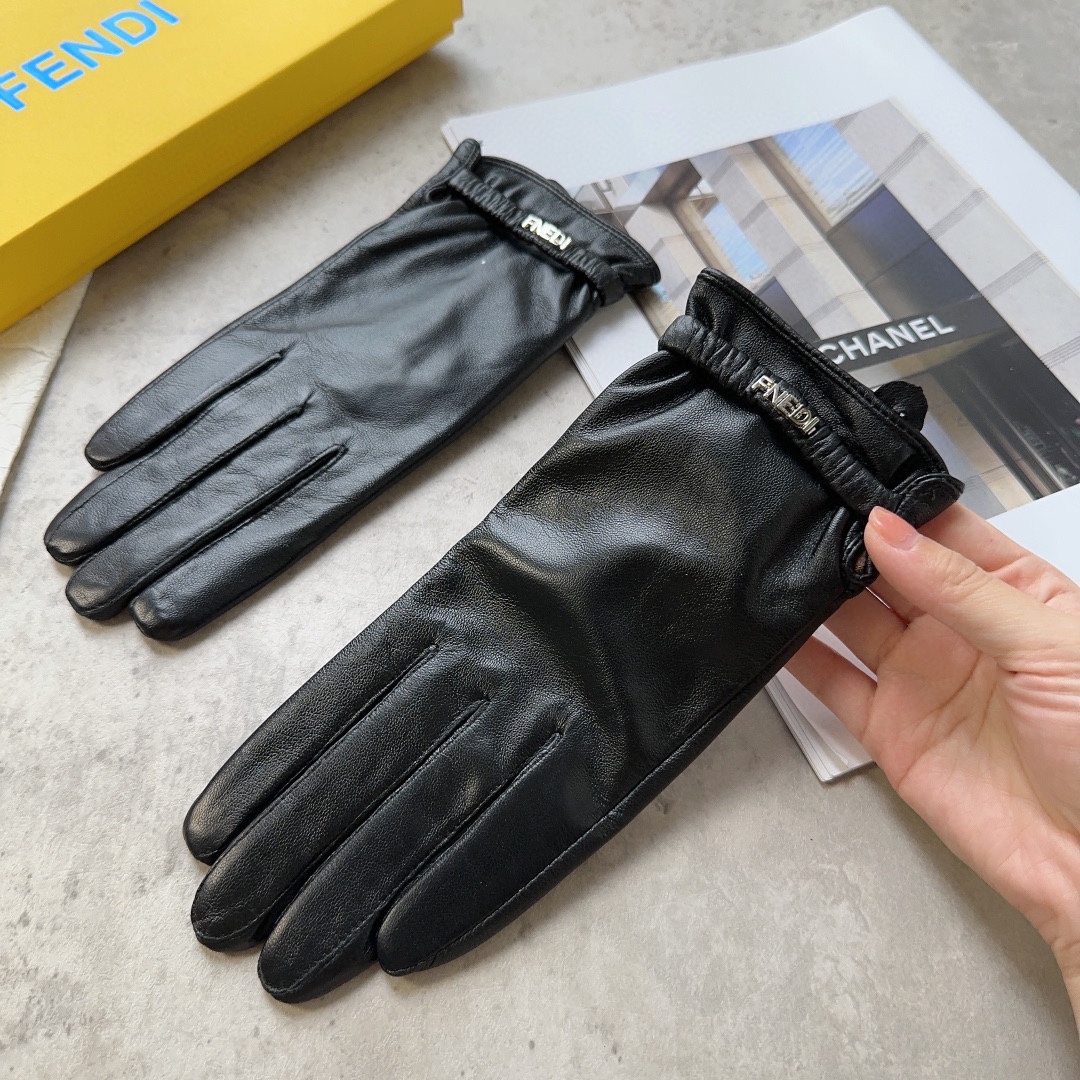 [TOP] FENDI Women's Sheepskin Gloves