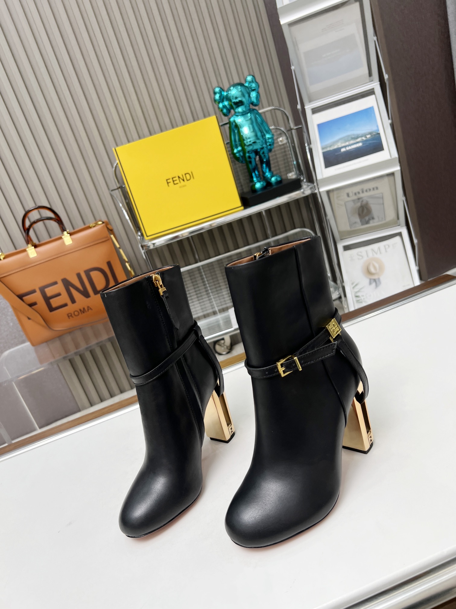 [TOP] FENDI Smooth And Minimalist Short Boots - 4 Colors