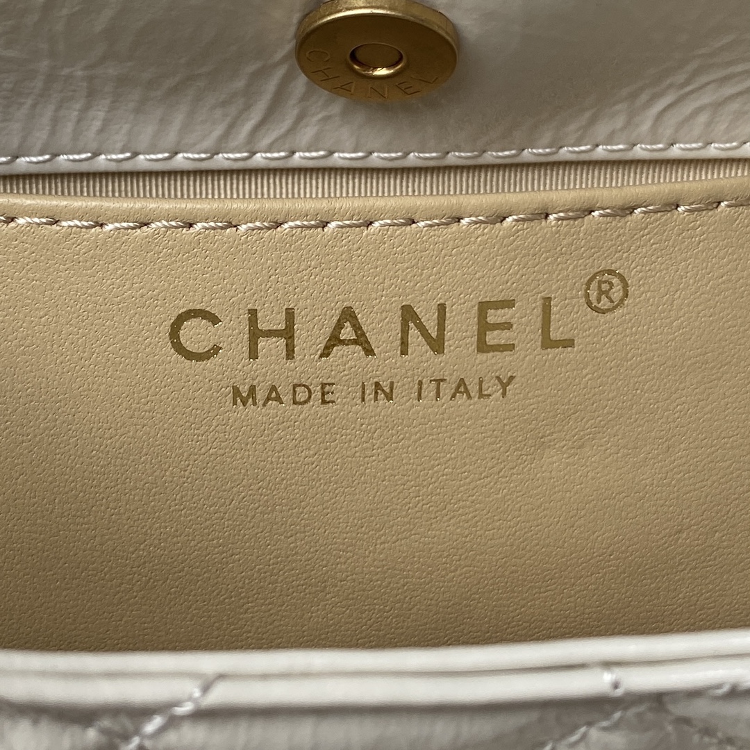 [TOP] CHANEL AS4323 Oil Wax Leather Hobo Bag 17×19×6cm - GHW - White