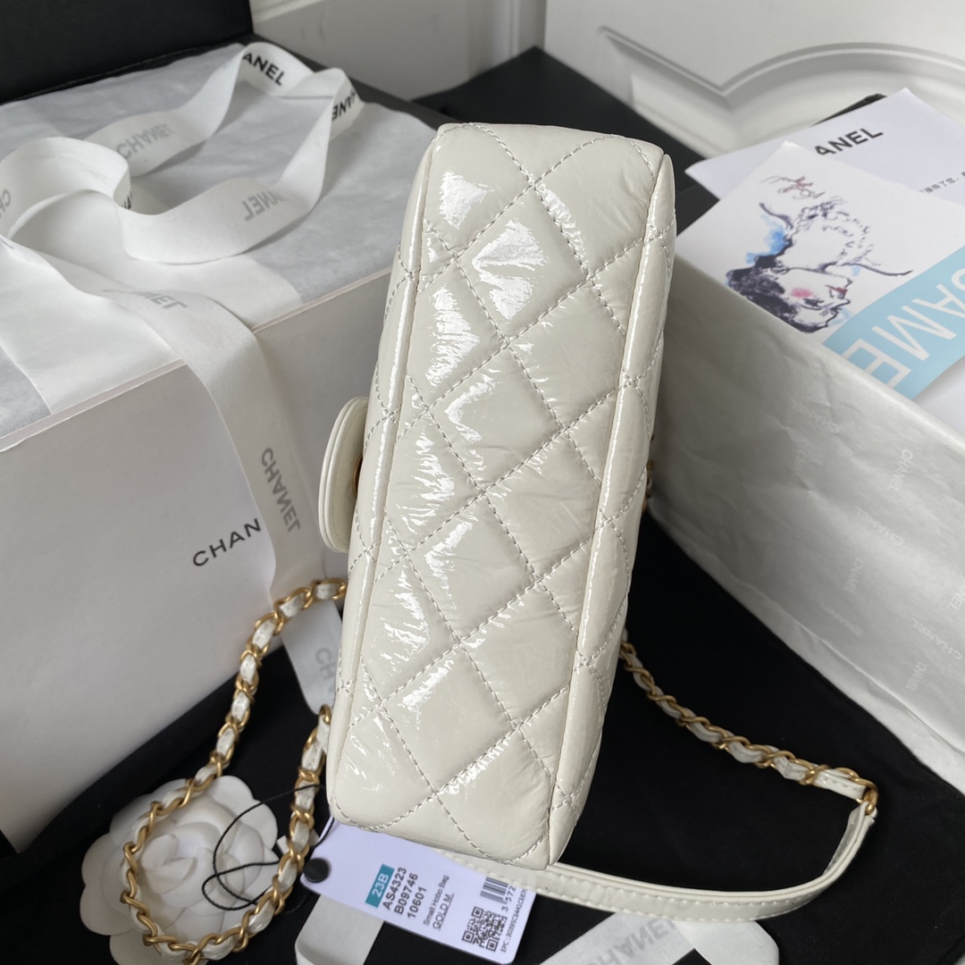 [TOP] CHANEL AS4323 Oil Wax Leather Hobo Bag 17×19×6cm - GHW - White