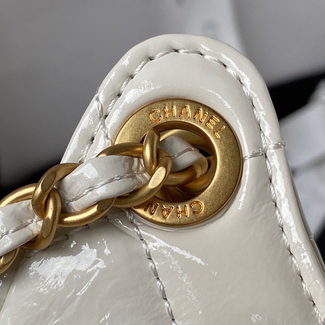 [TOP] CHANEL AS4323 Oil Wax Leather Hobo Bag 17×19×6cm - GHW - White