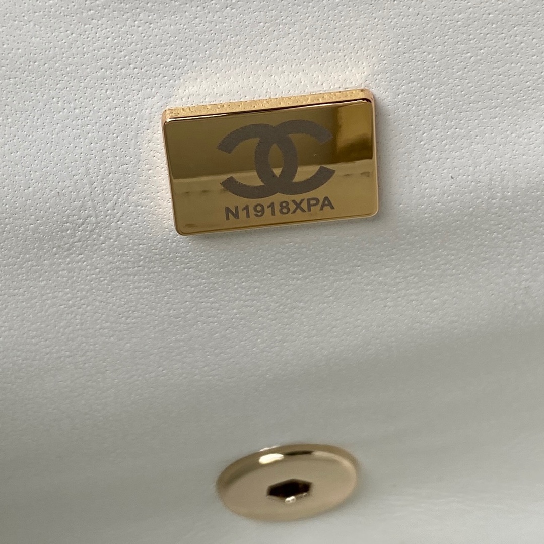 [TOP] CHANEL Flap Bag  Logo Sequin Bag 17cm