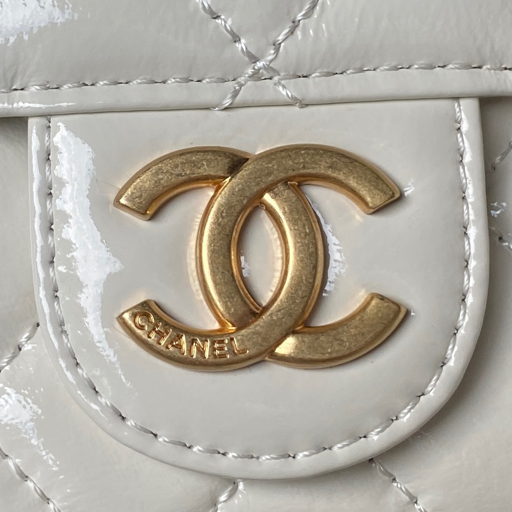 [TOP] CHANEL AS4323 Oil Wax Leather Hobo Bag 17×19×6cm - GHW - White