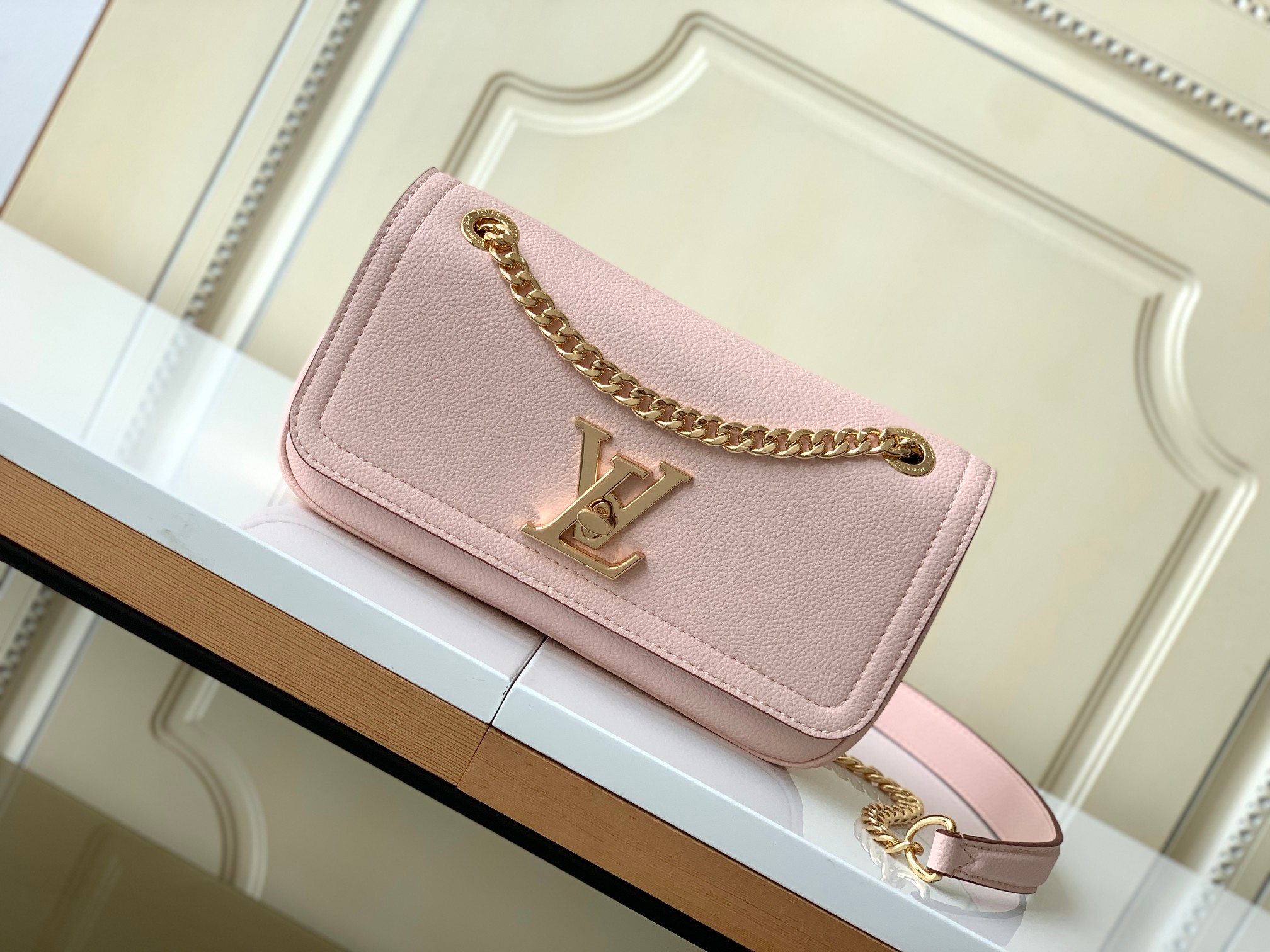[TOP] Louis Vuitton LV  LockMe East West Chain Bag  23.5 x 14 x 6 cm- Three Colors