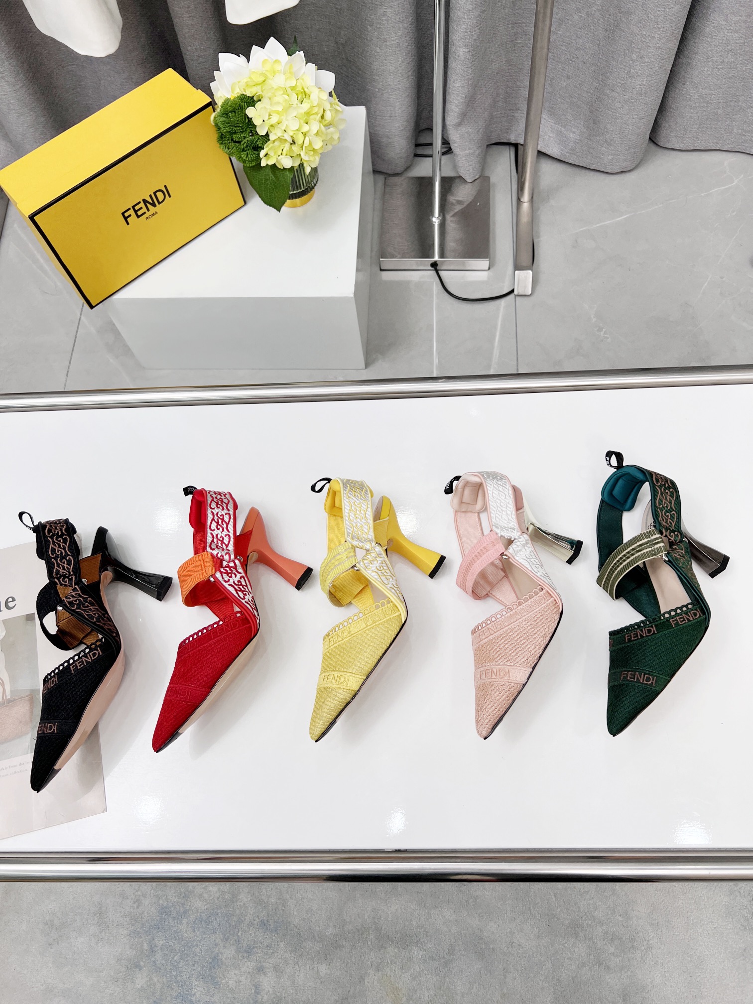 [TOP] FENDI The Upper Is Made Of Semi Transparent Nano Technology Mesh Fabric - 4 Colors