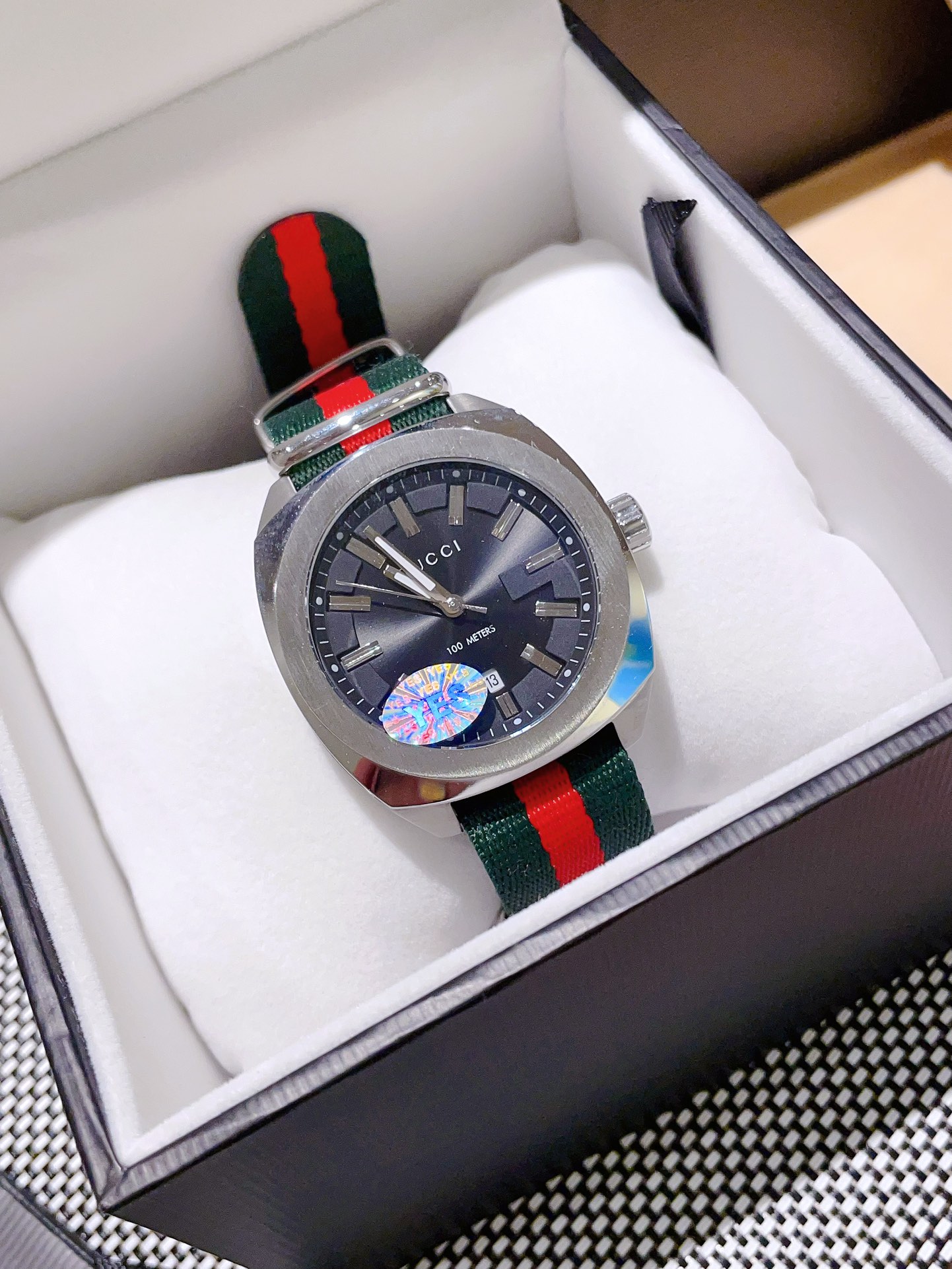 [TOP] GUCCI Dive Series Classic Double Pattern Red And Green Stripes Watches