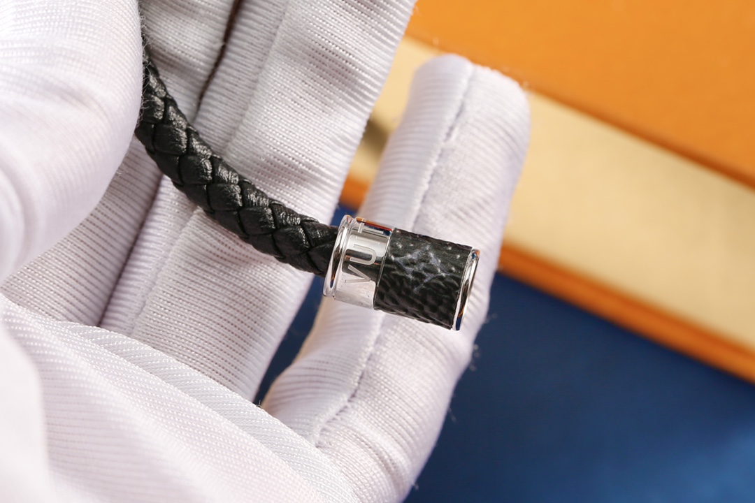 [TOP] Louis Vuitton LV Leather with Logo Thin Circle Bracelet - Black