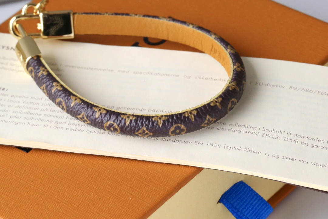 [TOP] Louis Vuitton LV Monogram Leather Bracelet - 11 Types
