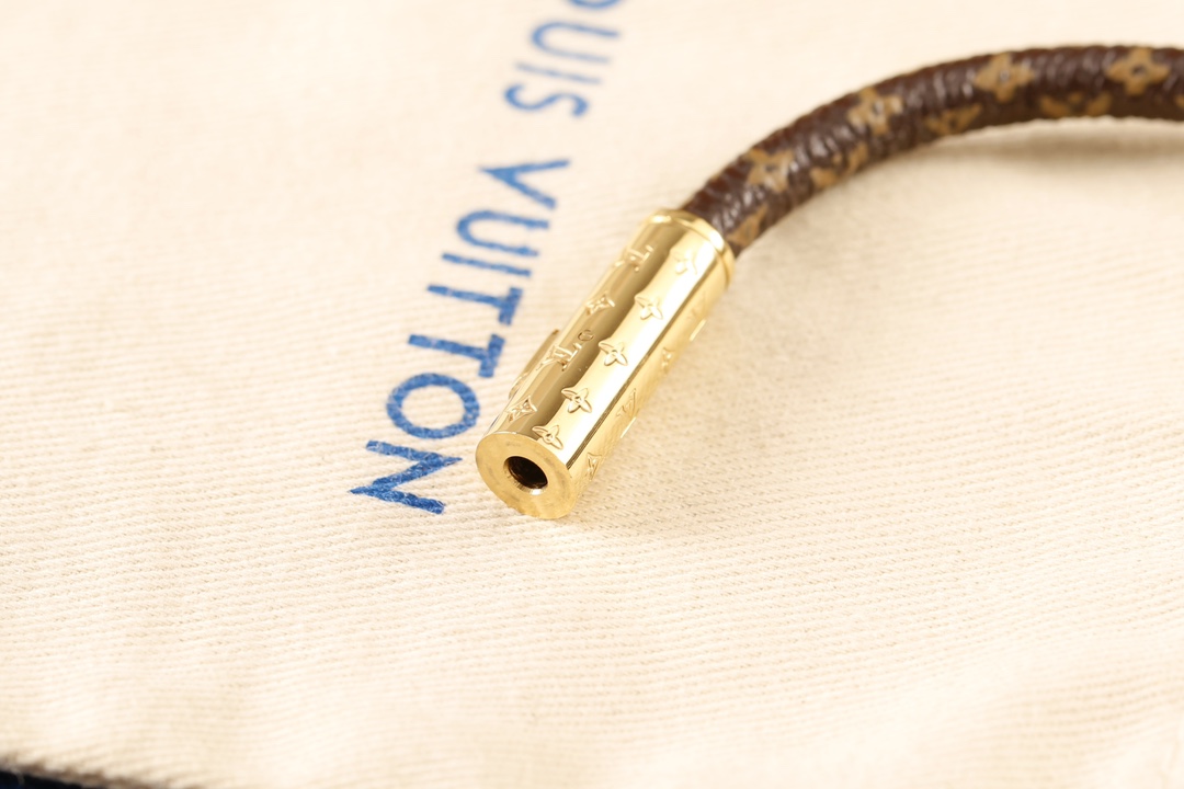 [TOP] Louis Vuitton LV Classic Monogram Leather with Logo Thin Bracelet - Brown
