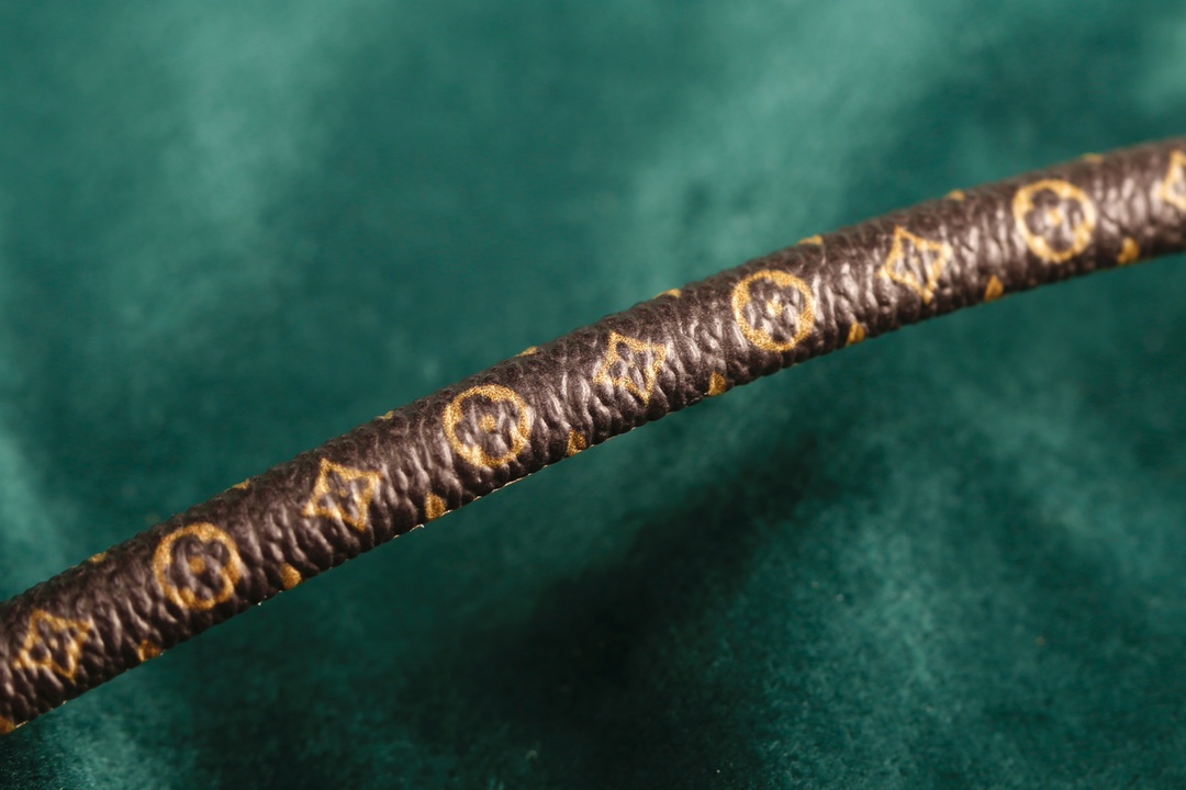 [TOP] Louis Vuitton LV Classic Monogram Leather Bracelet