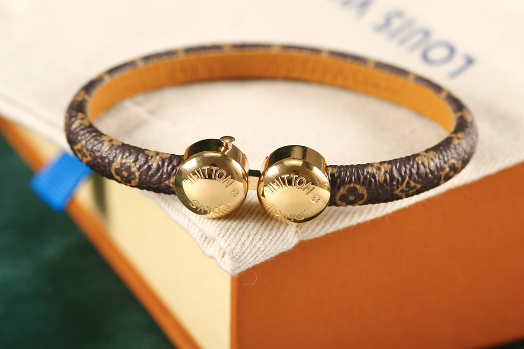 [TOP] Louis Vuitton LV Classic Monogram Leather Bracelet