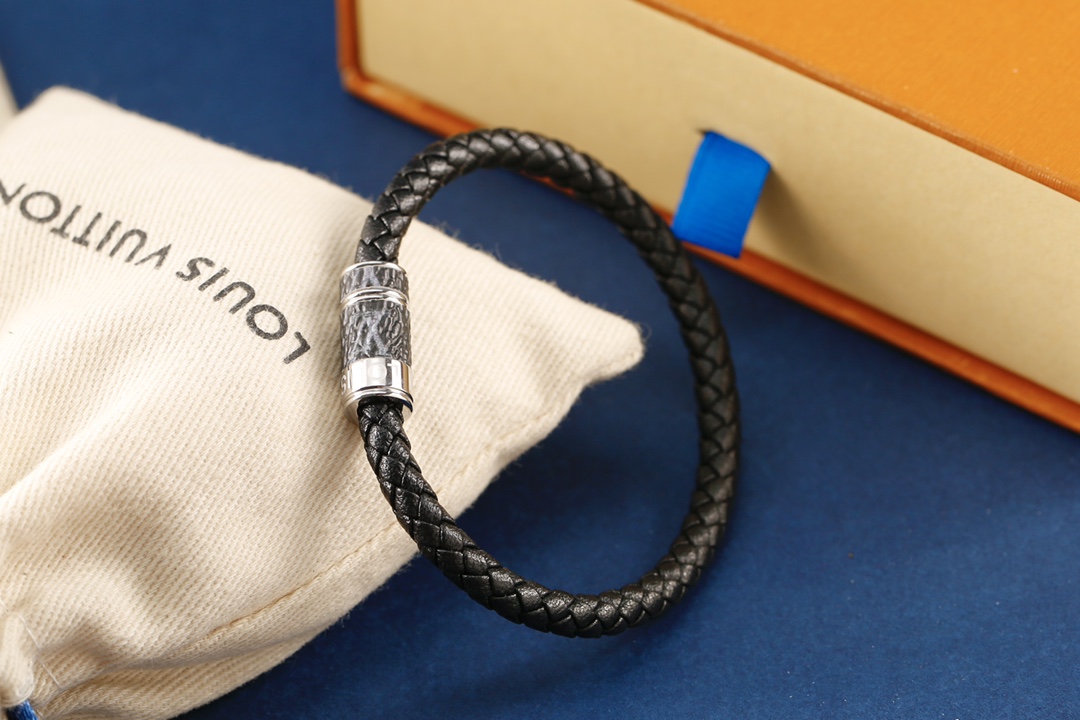 [TOP] Louis Vuitton LV Leather with Logo Thin Circle Bracelet - Black