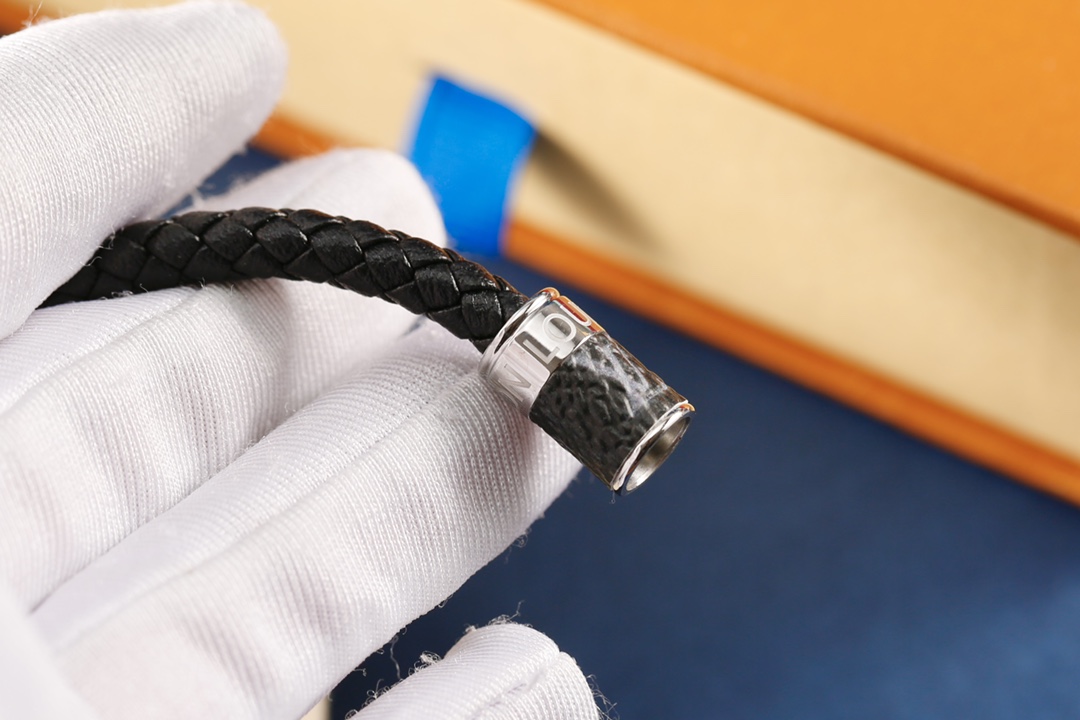 [TOP] Louis Vuitton LV Leather with Logo Thin Circle Bracelet - Black