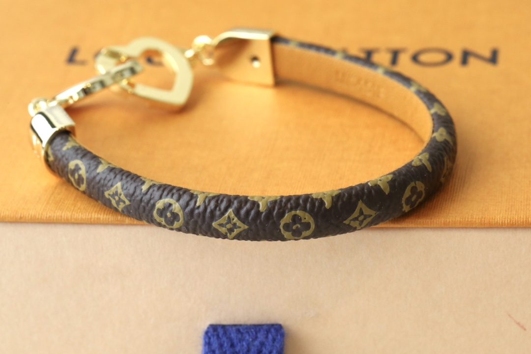 [TOP] Louis Vuitton LV Monogram Leather with Double Love Buckle Thin Circle Bracelet