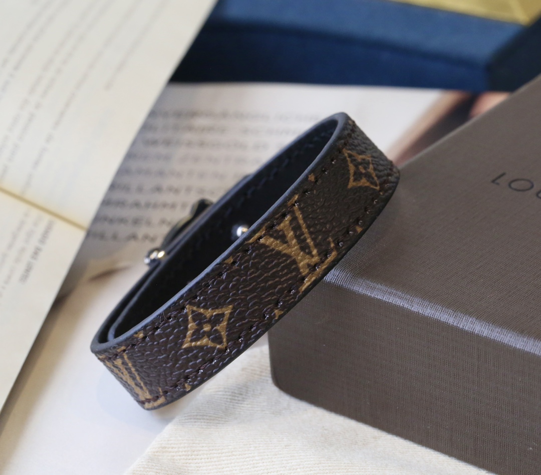 [TOP] Louis Vuitton LV Monogram Leather with Tiger Head Bracelet