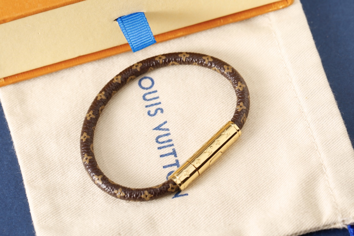 [TOP] Louis Vuitton LV Classic Monogram Leather with Logo Thin Bracelet - Brown