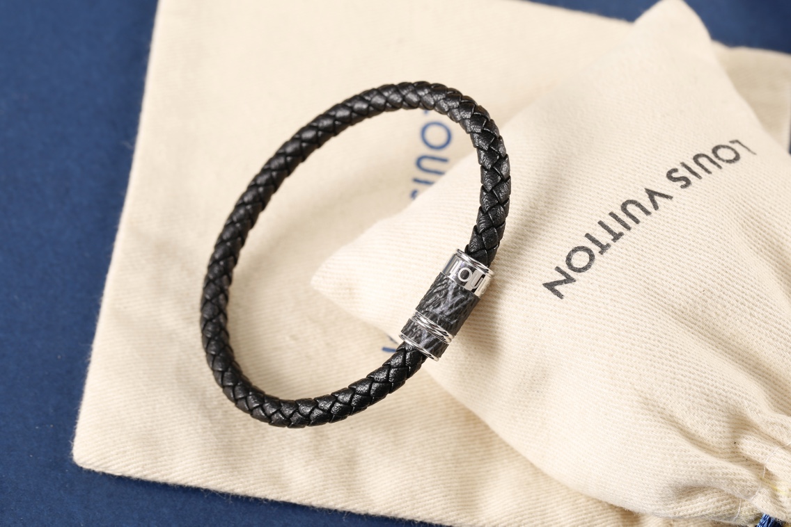 [TOP] Louis Vuitton LV Leather with Logo Thin Circle Bracelet - Black
