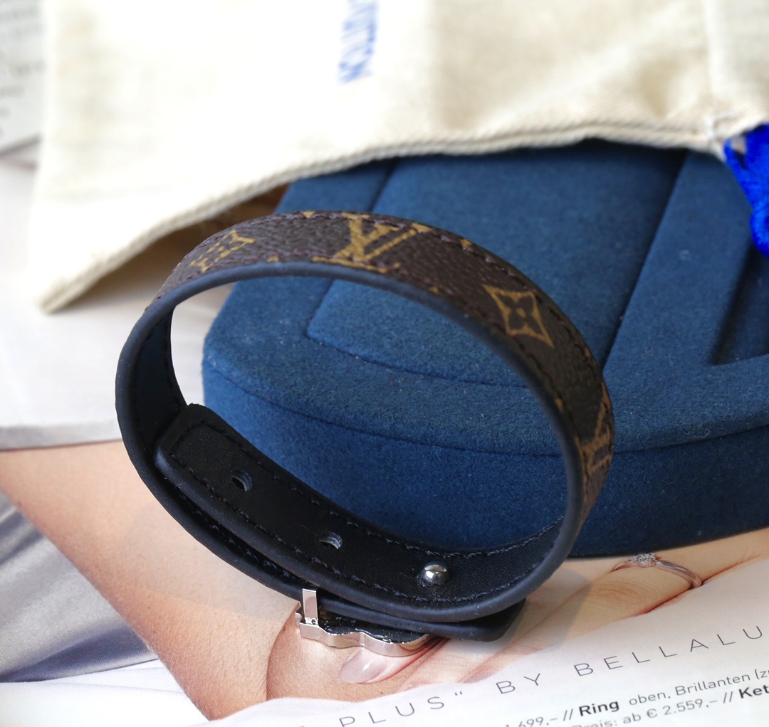 [TOP] Louis Vuitton LV Monogram Leather with Tiger Head Bracelet