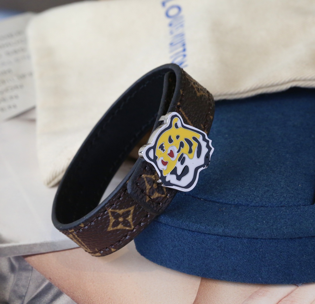 [TOP] Louis Vuitton LV Monogram Leather with Tiger Head Bracelet
