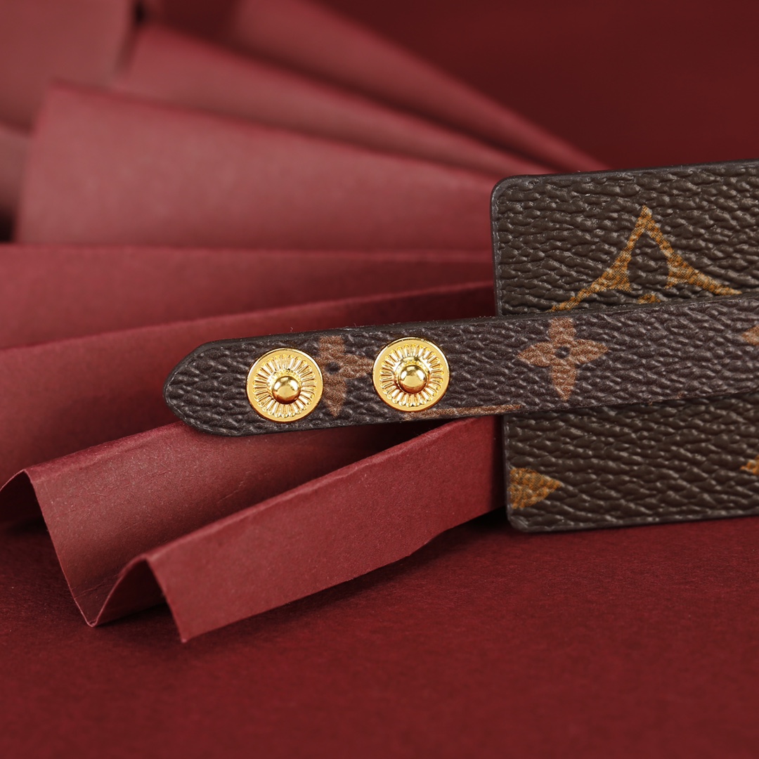 [TOP] Louis Vuitton LV Classic Monogram Leather with Logo Bracelet - Brown