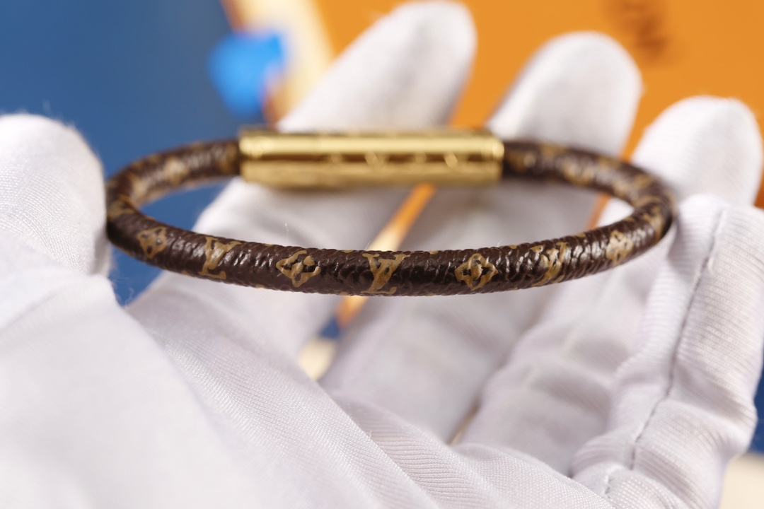 [TOP] Louis Vuitton LV Classic Monogram Leather with Logo Thin Bracelet - Brown