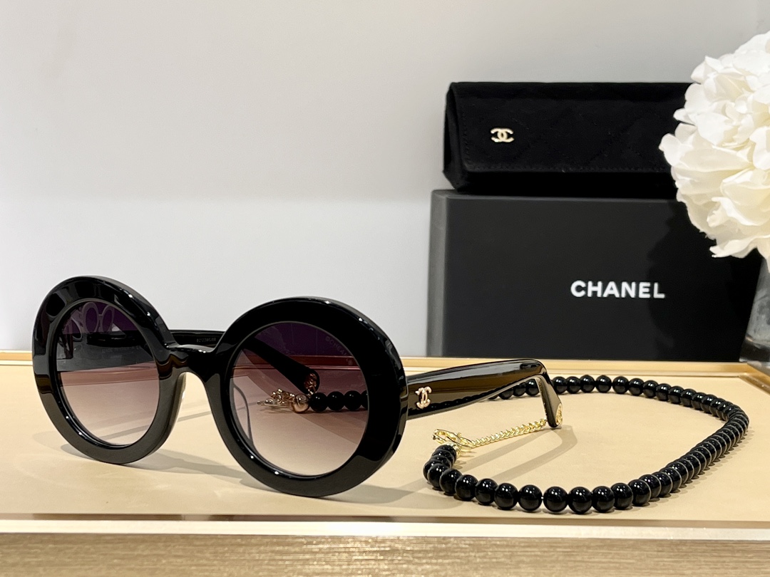 [TOP] CHANEL Exclusive Chain Hole Notch Buckle Sunglasses