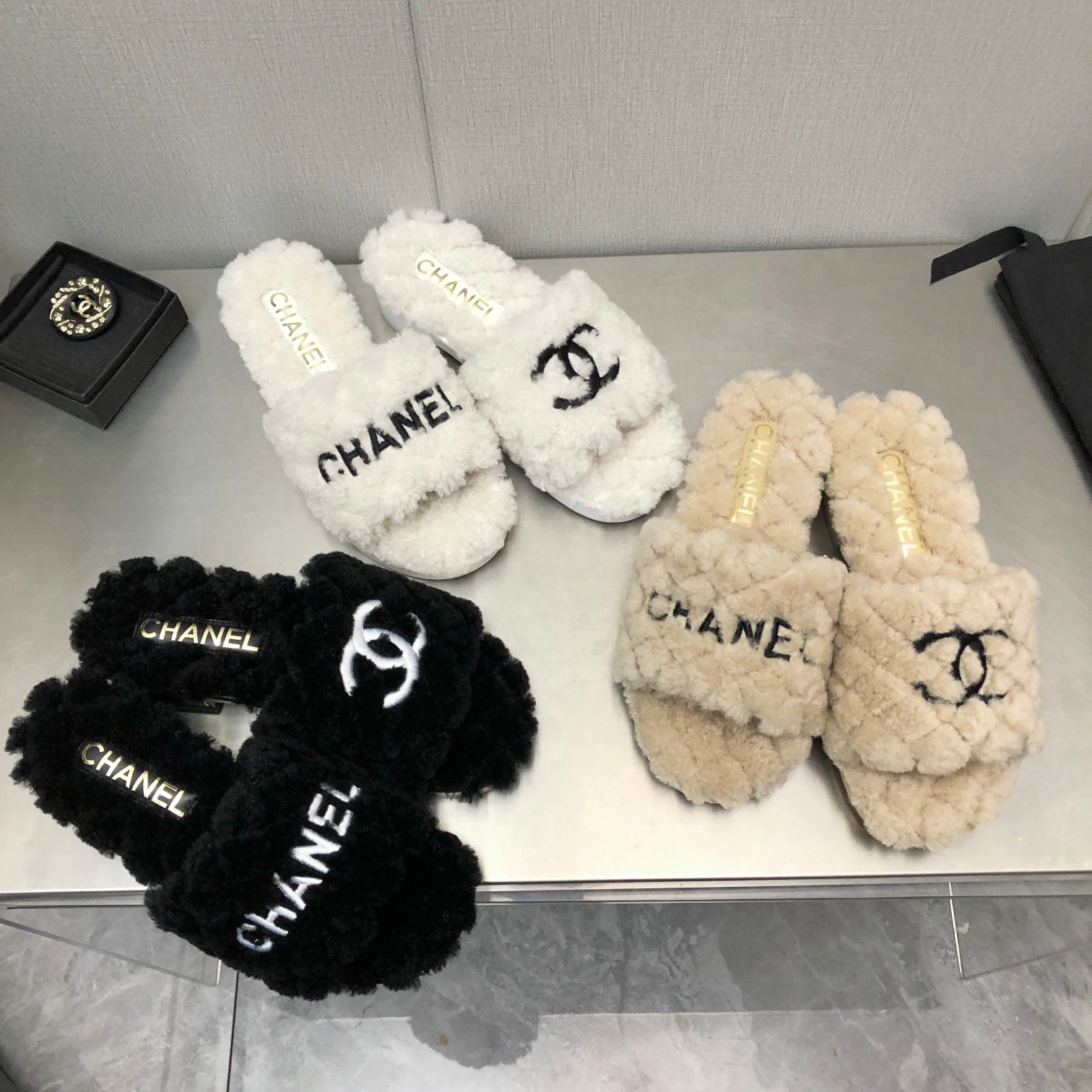 [TOP] CHANEL High - Quality Real Fur Slippers - Three Colors