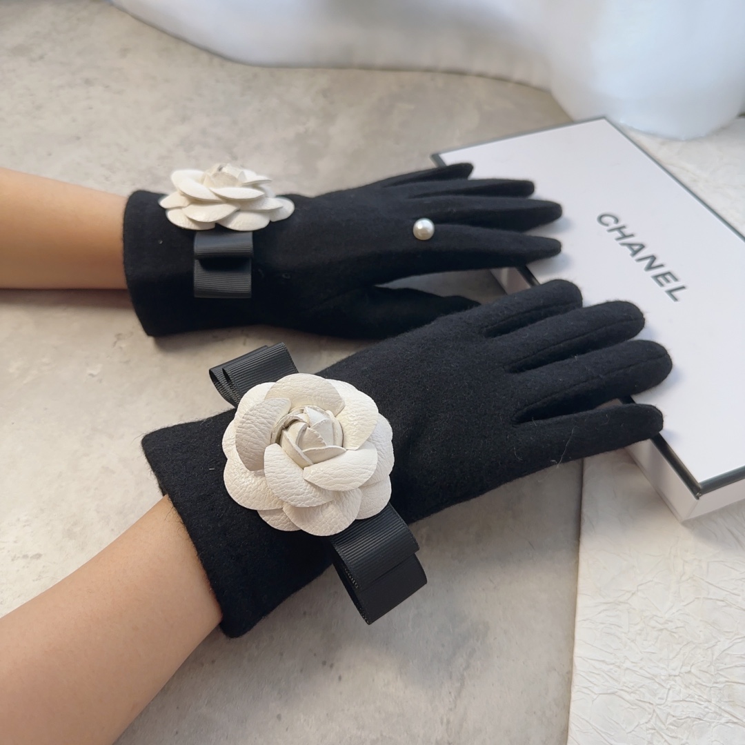 [TOP] CHANEL  Wool Gloves For One Size - Black& White