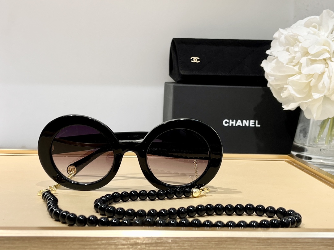[TOP] CHANEL Exclusive Chain Hole Notch Buckle Sunglasses
