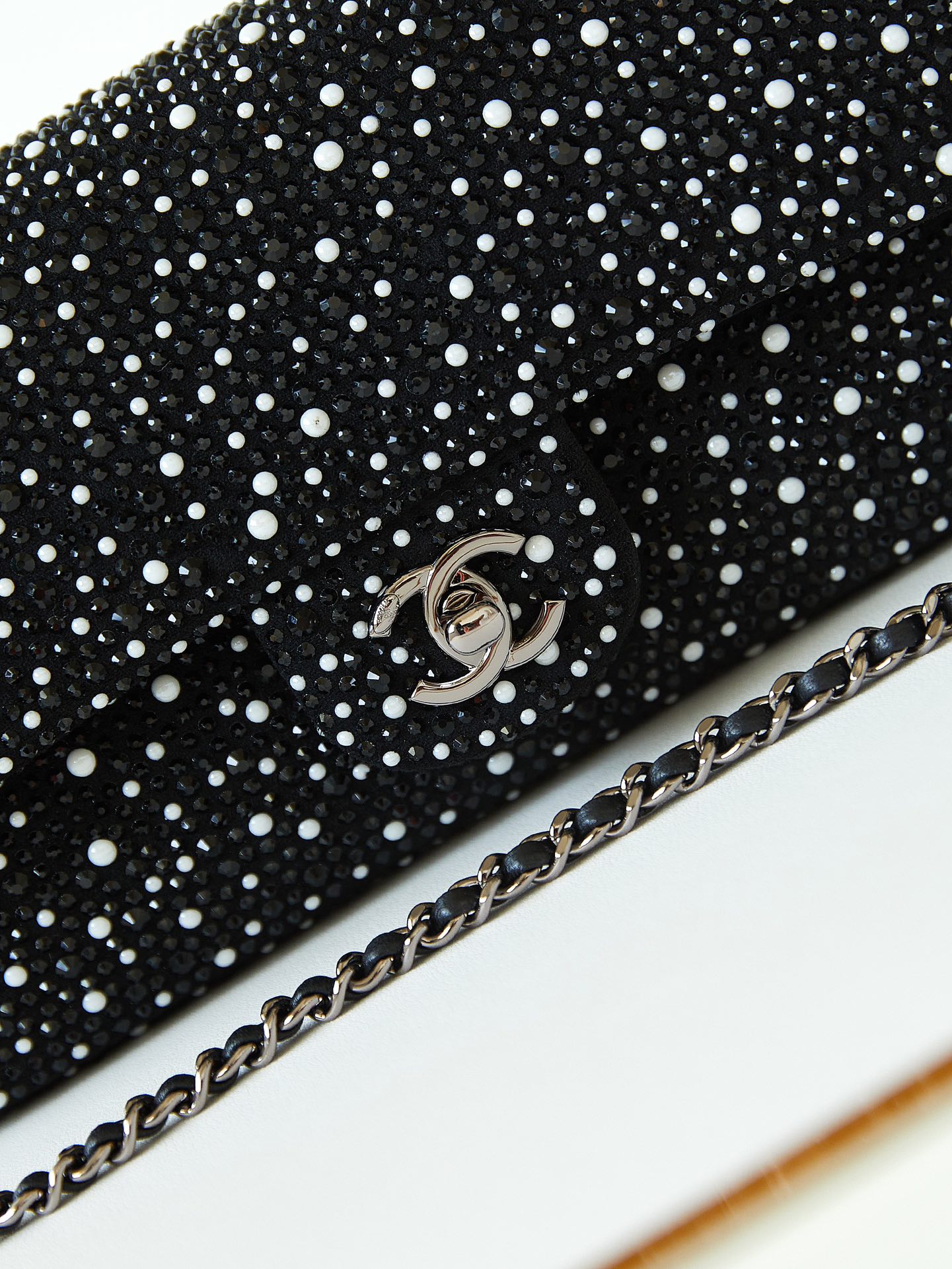 [TOP] CHANEL  23b Evening Armpit Bag Pearl Diamond Flap Bag 20cm/26cm - Black