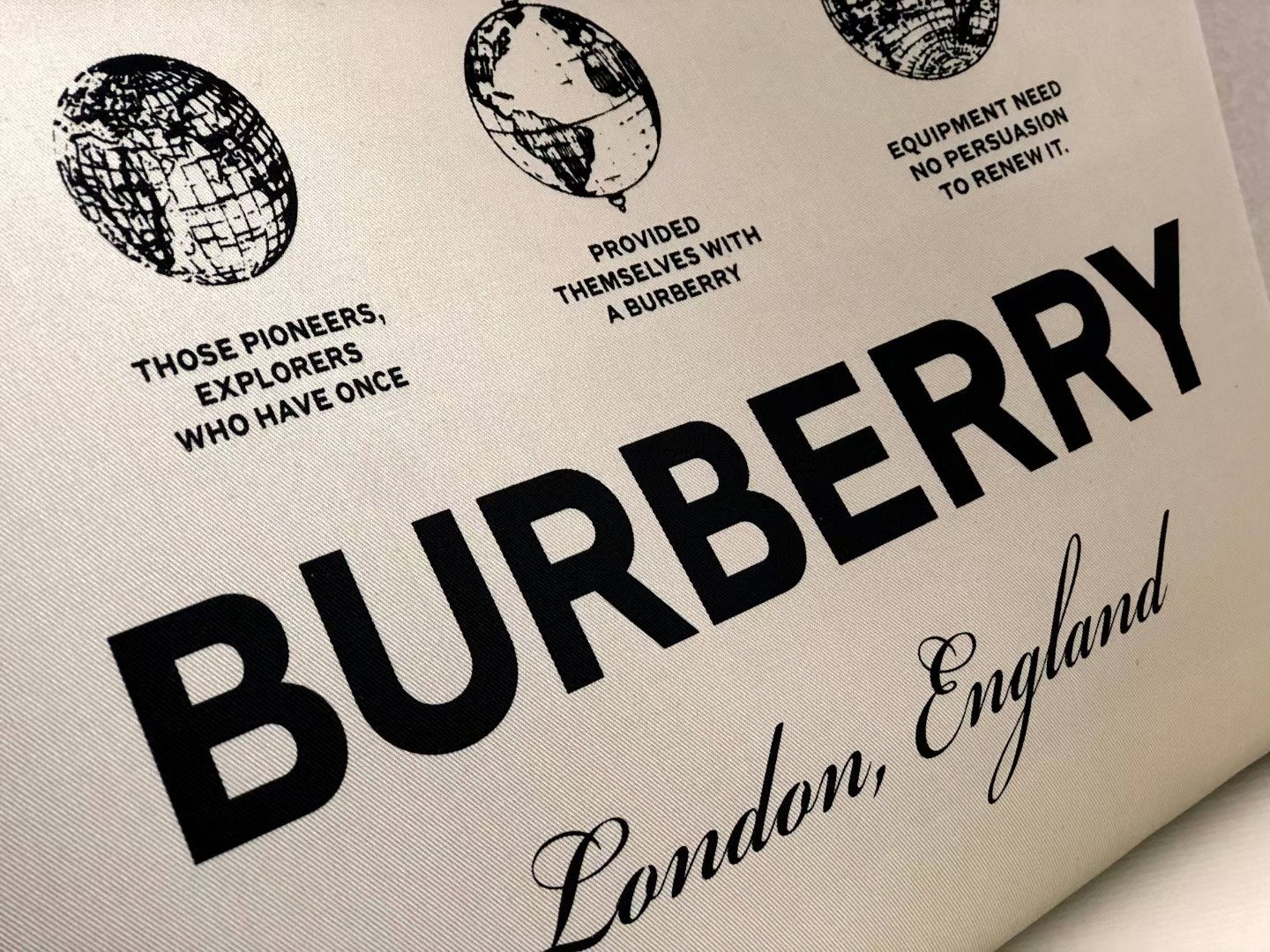 [TOP] BURBERRY B's Pure Original Double-Sided Light Beige Canvas + Black Letter Logo Tote