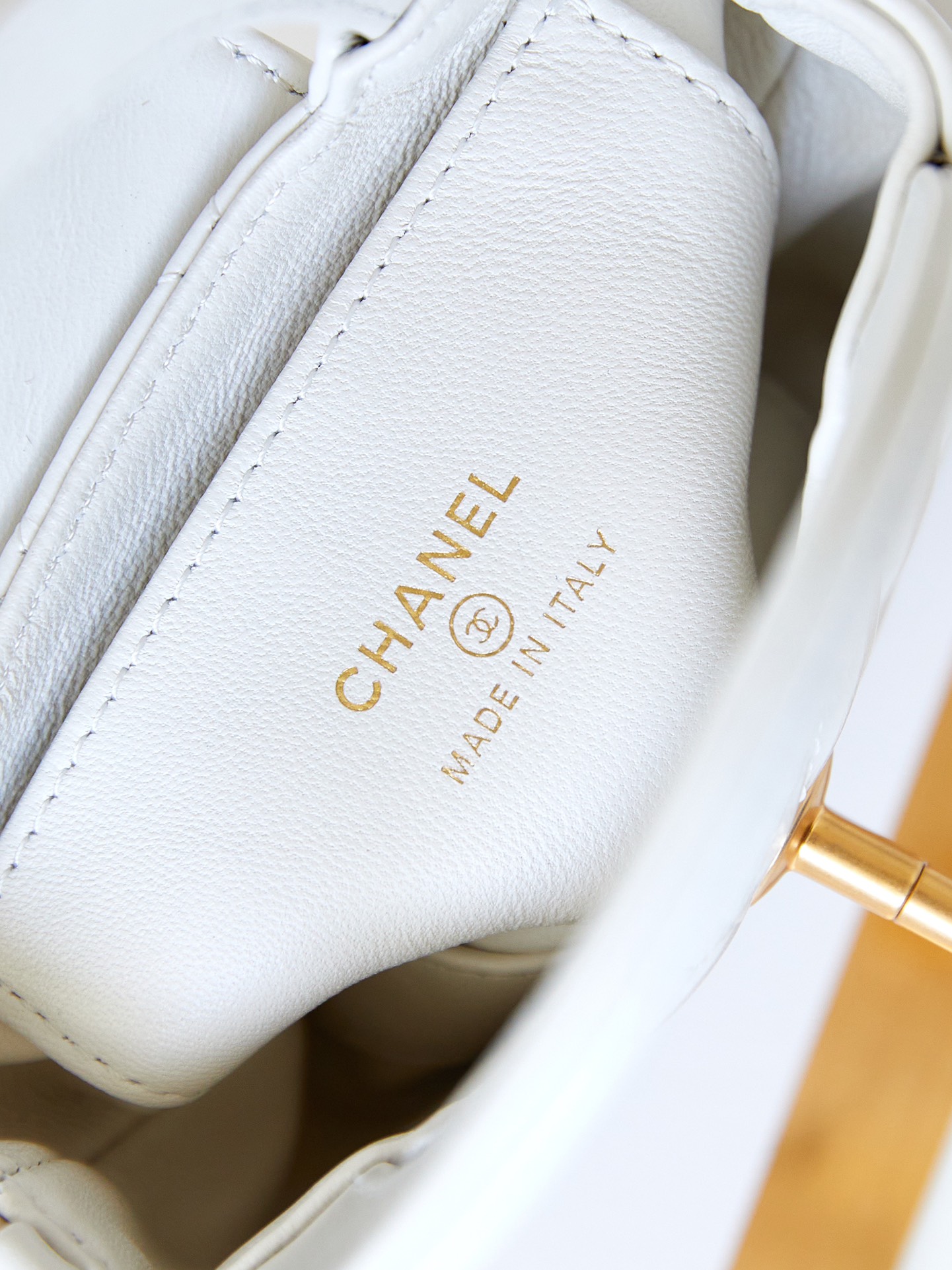 [TOP] CHANEL 23K Mini Handle Bag 8.3x12.5x4 cm - GHW - White
