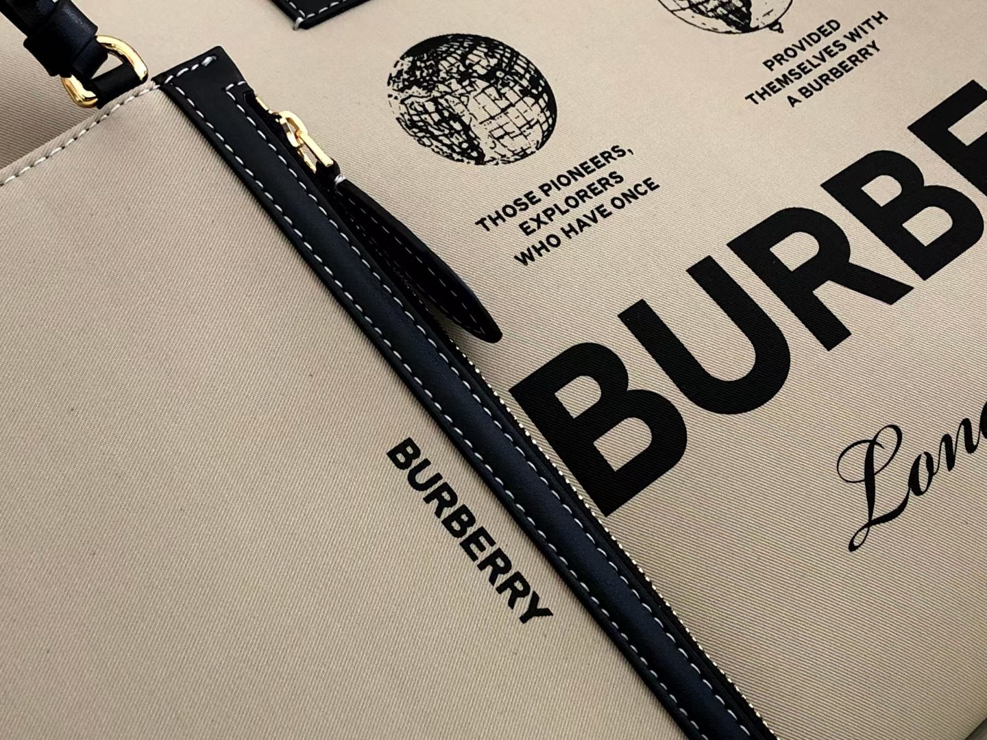 [TOP] BURBERRY B's Pure Original Double-Sided Light Beige Canvas + Black Letter Logo Tote