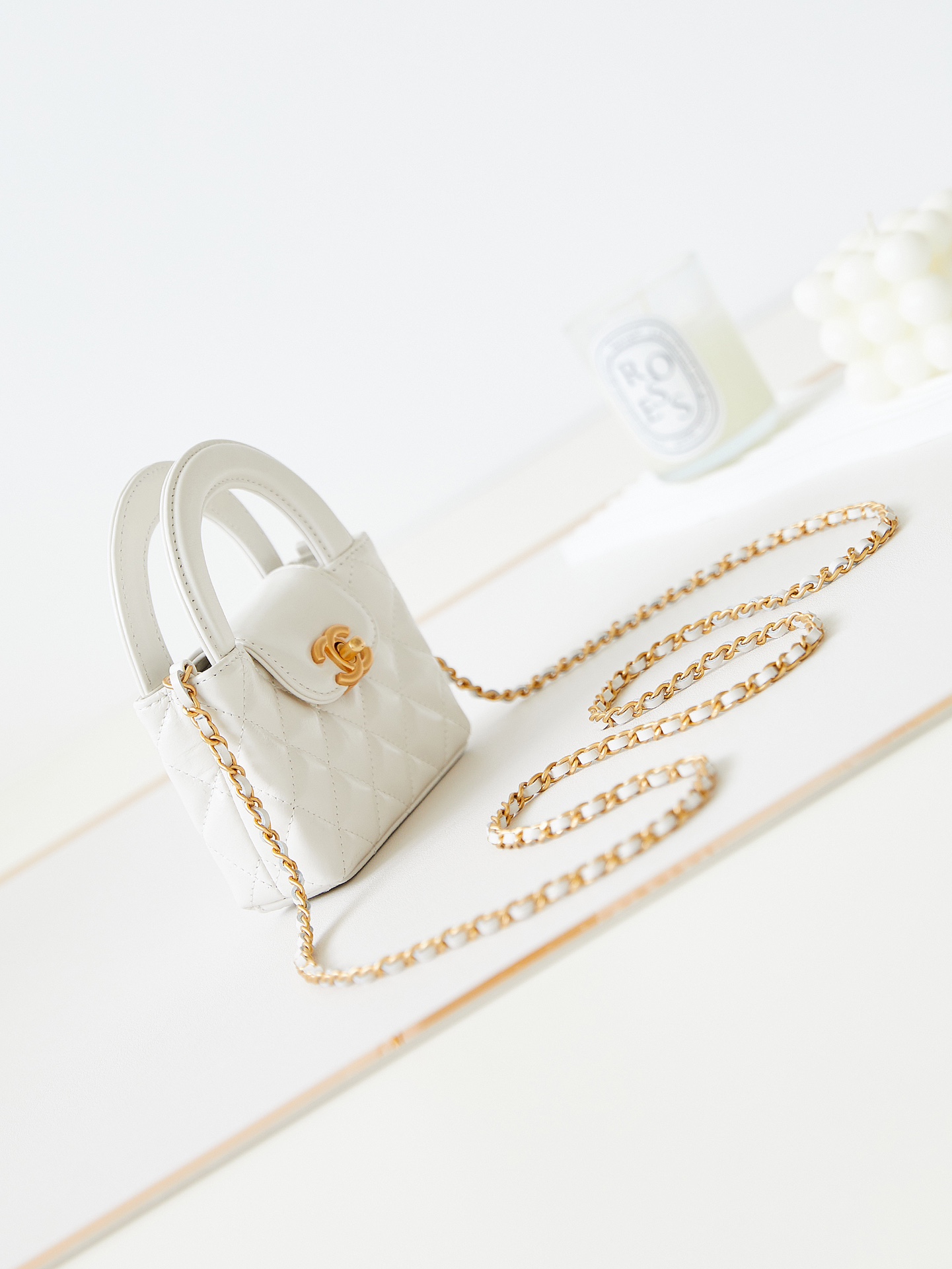 [TOP] CHANEL 23K Mini Handle Bag 8.3x12.5x4 cm - GHW - White